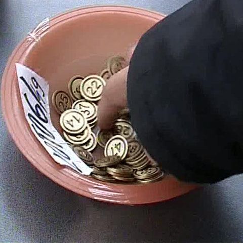 Premiul la extragerea Loto 6/49 de astăzi se ridică la 6,1 milioane de euro