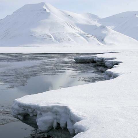 Rusia are un plan în trei etape pentru a militariza Arctica