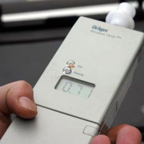 Un şofer beat, care a adormit pe volan, a format o coadă de maşini de opt kilometri