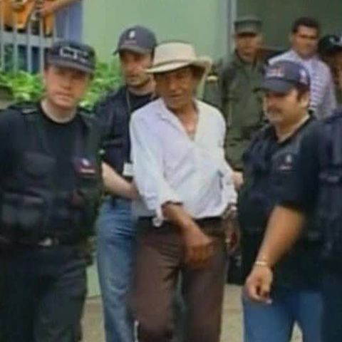 Un columbian şi-a violat fiica timp de 30 de ani şi are cu ea opt copii 