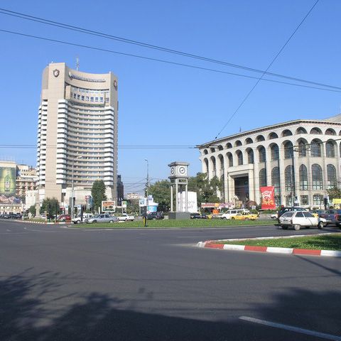 Peste 2.000 de oameni au protestat, în Capitală, faţă de implantarea de cipuri în protezele medicale