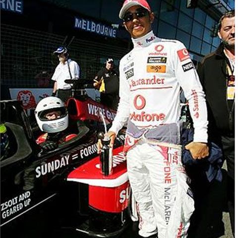 Formula 1: Hamilton a urcat pe locul 3 în MP al Australiei după penalizarea lui Trulli 