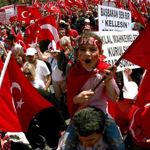 Cinci morţi şi 100 de răniţi la alegerile locale din Turcia