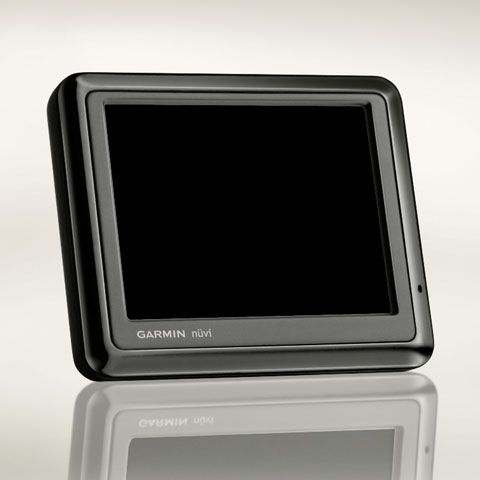 Garmin lansează noile serii de GPS nuvi 1200 şi nuvi 1300