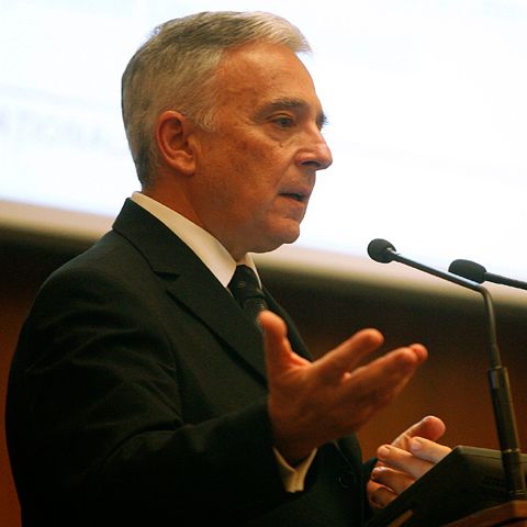 Isărescu a participat miercuri la o dezbatere a conducerii Parlamentului privind situaţia economică şi monetară a României