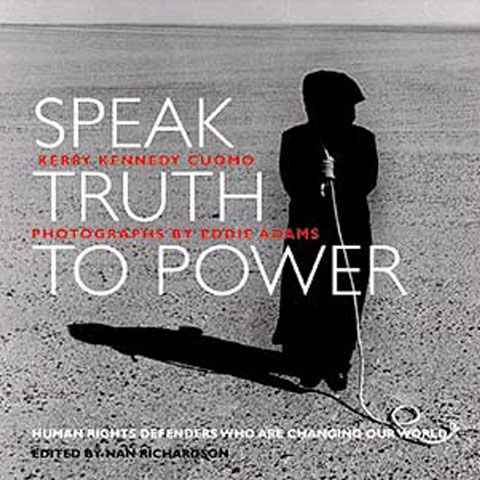 Nepoata preşedintelui Kennedy îşi va lansa cartea "Spune adevărul puterii", în România la începutul lui aprilie