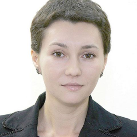 Elena Vijulie: Cipurile din proteze şi domnia fricii