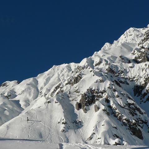 Un schior a scăpat de avalanşă ca prin minune - VEZI VIDEO