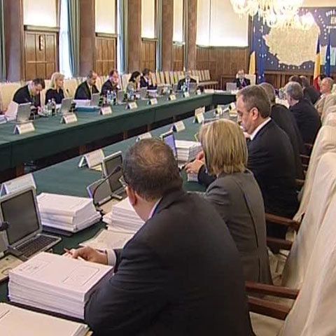 Guvernul discută astăzi proiectul prin care se interzice cumularea pensiei cu salariul de la stat