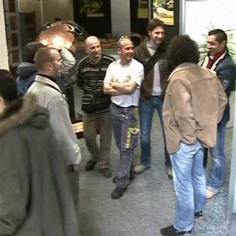 Managerii producătorului american de utilaje Caterpillar sunt ţinuţi ostatici la Grenoble 