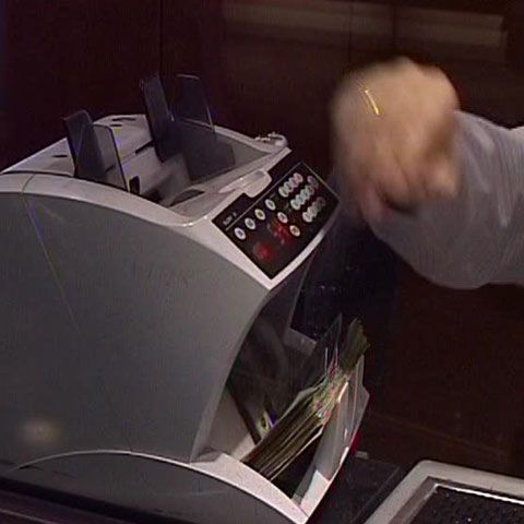 BNR a redus la 0% rezervele obligatorii pentru pasivele în valută 