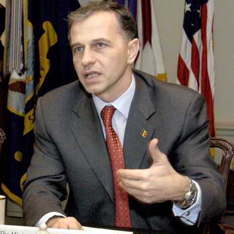 Mircea Geoană: Încrederea în economie poate evita panica nejustificată 