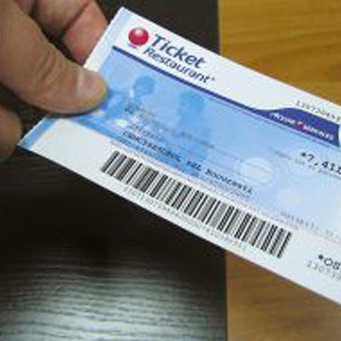 Consiliul Local Sf. Gheorghe a dublat valoarea tichetelor cadou pentru cadrele didactice din oraş