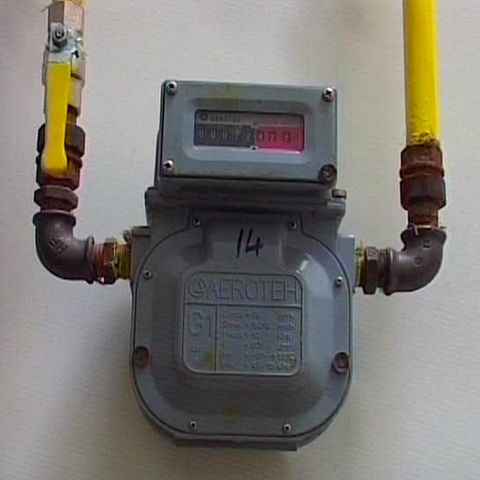 Premierul Emil Boc vrea să se ieftinească gazele înainte de toamnă 