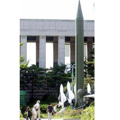 Coreea de Nord a început să alimenteze cu carburant racheta pe care o va lansa