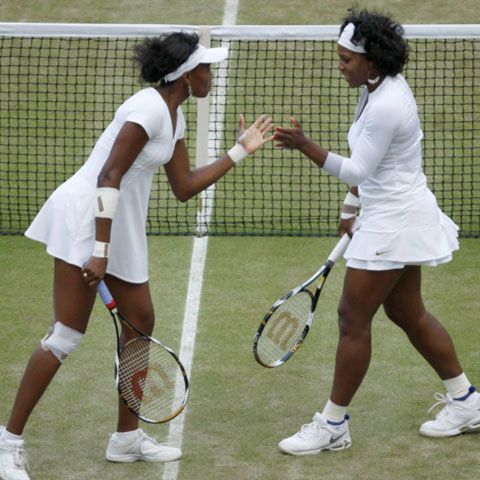 Surorile Williams îşi vor disputa un loc în finala turneului de la Miami