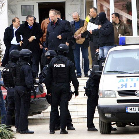 Jucătorii Stelei, surprinşi de reţinerea finanţatorului Becali