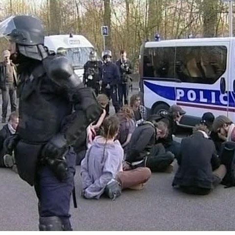 300 de arestaţi în urma ciocnirilor de la Strasbourg, iar 105 sunt în arest preventiv