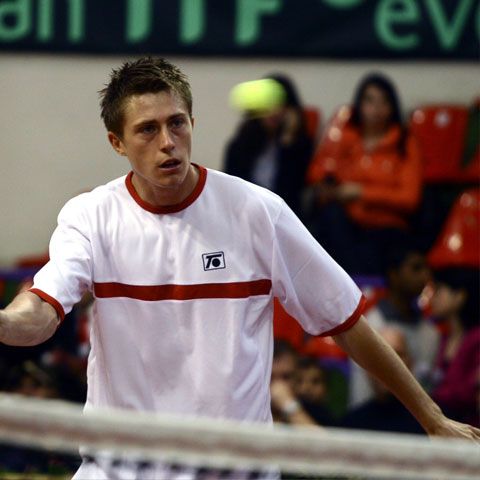 Tenis: Victor Crivoi s-a calificat în semifinalele turneului de la Napoli
