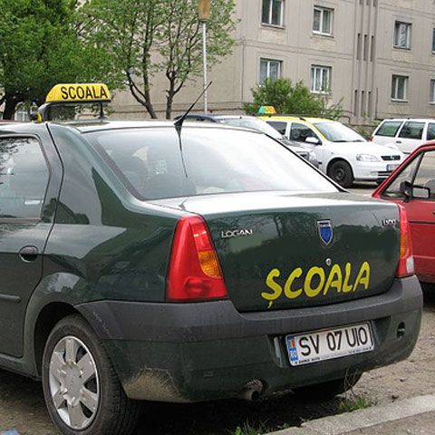 Şcolile de şoferi cu o promovabilitate de peste 45%, publicate de Direcţia Regim Permise pe site