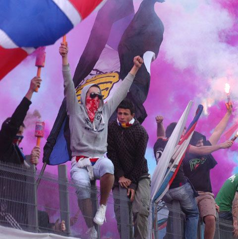 NewsIn - Fanii Stelei: "Vom susţine echipa, îl vom ignora pe Becali"