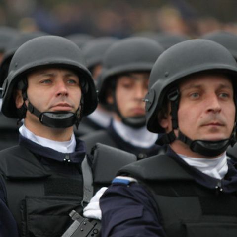  Jandarmii clujeni i-au învăţat pe copii cum să tragă cu arma