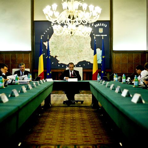 Planul anticriză a fost prezentat de premier, luni, în Parlament. Vezi aici măsurile cuprinse în planul de reducere a cheltuielilor bugetare