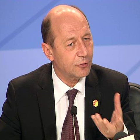 Băsescu spune că România nu exclude suplimentarea participării la reconstrucţia Afganistanului