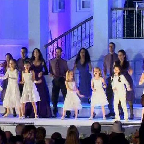 250.000 de oameni au sărbătorit sâmbătă seară centenerul oraşului Tel Aviv 