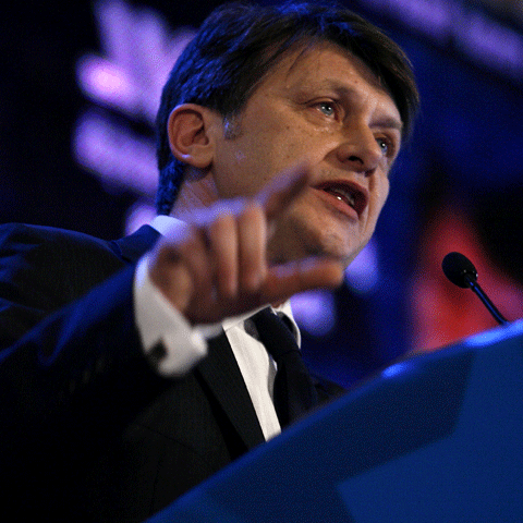 Antonescu: Arestarea lui Becali este o perdea de fum pentru a acoperi scandalurile în care este implicat Băsescu