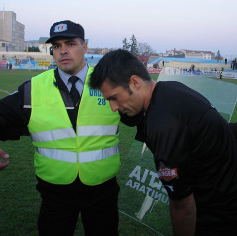 Arbitrii prahoveni anunţă că vor intra în grevă din cauza violenţelor la care au fost supuşi