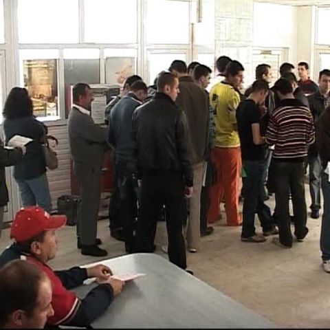 Sute de oameni s-au înscris la concurs pentru posturi de poliţişti rutieri 