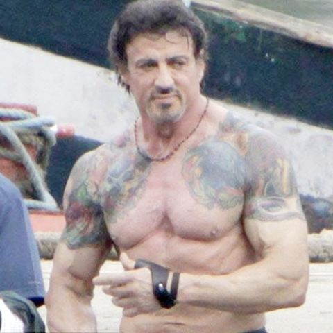 Stallone îşi încordează muşchii - VEZI GALERIE FOTO