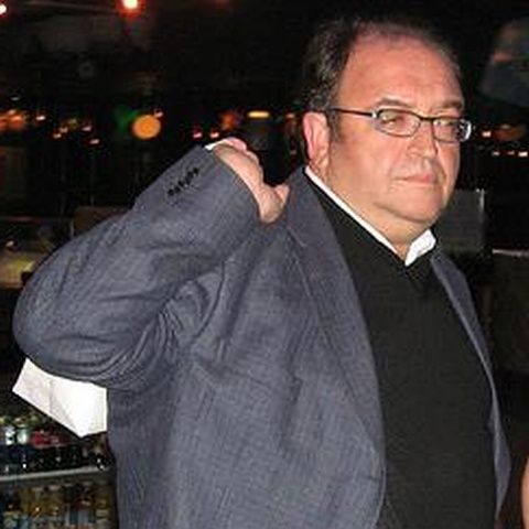 Un critic de film american concediat după ce a scris o recenzie după un film descărcat ilegal