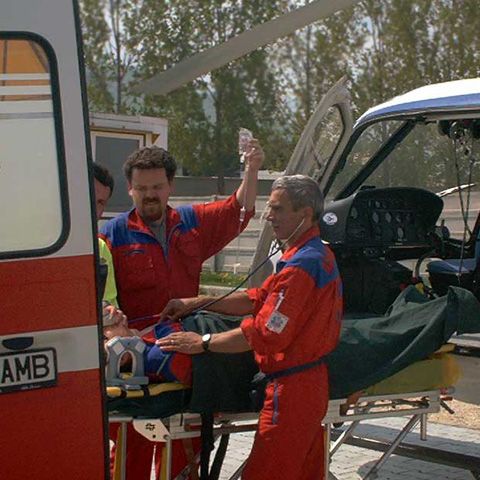 O femeie supraponderală din Gorj, de 280 de kg, a fost dusă la spital cu ajutorul pompierilor