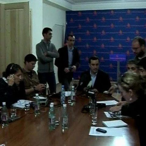 Zeci de mii de georgieni protestează la Tbilisi pentru demiterea preşedintelui Saakaşvili