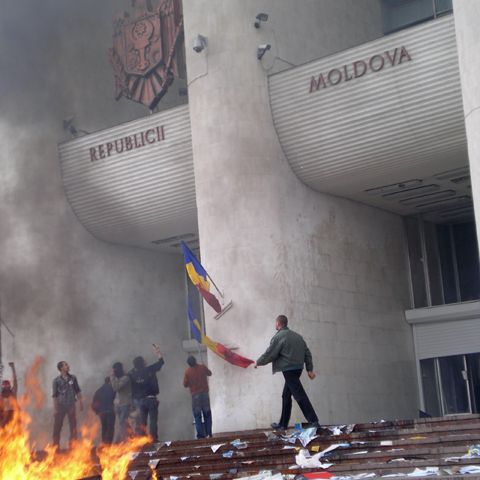 Comisia electorală centrală de la Chişinău va permite opoziţiei să verifice listele cu alegători