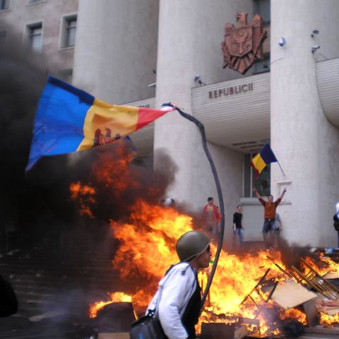 Rusia a livrat Chişinăului mijloace speciale pentru înăbuşirea protestelor, scrie Kommersant