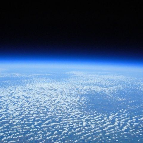 Spaţiul cosmic începe la 118 kilometri altitudine