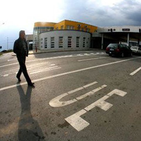 Sute de românii pleacă în străinătate pentru a petrece Paştele Catolic alături de rude 