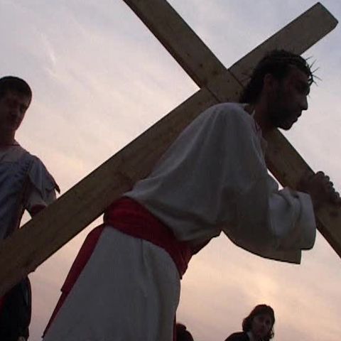 Aproape 300 de credincioşi au mers, simbolic, pe drumul crucii la Oradea 