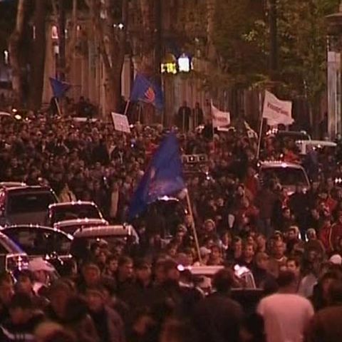 Opoziţia georgiană cere demisia preşedintelui Mihail Saakaşvili 