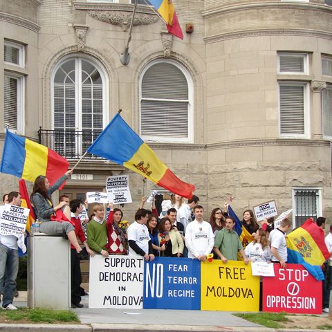 Autorităţile moldovene sunt gata să admită o expertiză internaţională în cazul tânărului mort după arestare