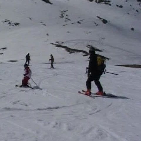 Turiştii au luat cu asalt pârtiile de la Cota 2000