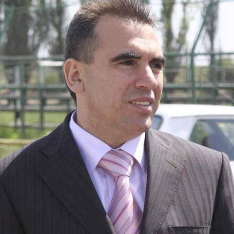 Patronul FC Argeş şi fratele său au fost duşi la DNA Piteşti pentru audieri