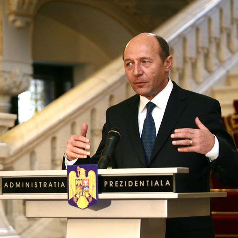 Traian Băsescu: Se încearcă şantajul preşedintelui cu ajutorul trusturilor media