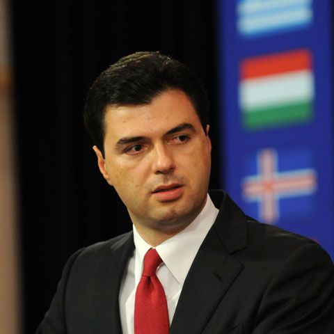 Albania ar putea aplica în aprilie pentru statutul de membru al UE