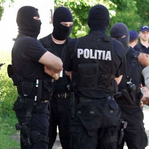 Nouă persoane sunt audiate la Poliţia Capitalei pentru tentativă de omor şi şantaj