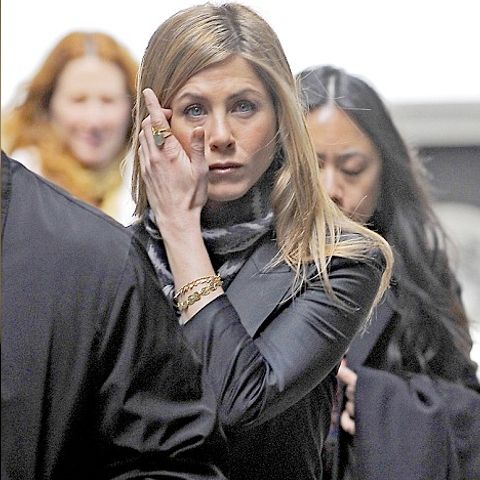 Jennifer Aniston, singură de Paşte