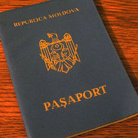 Deputaţii moldoveni cu dublă cetăţenie trebuie să anunţe într-o săptămână dacă renunţă la mandat